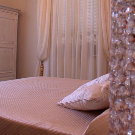 Villa Le Luci กัสตาลเญโต การ์ดุชชี ภายนอก รูปภาพ