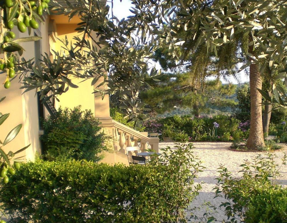 Villa Le Luci กัสตาลเญโต การ์ดุชชี ภายนอก รูปภาพ